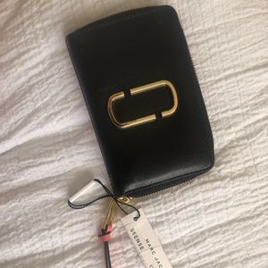 BRAND NEW Marc Jacobs Snapshot wallet